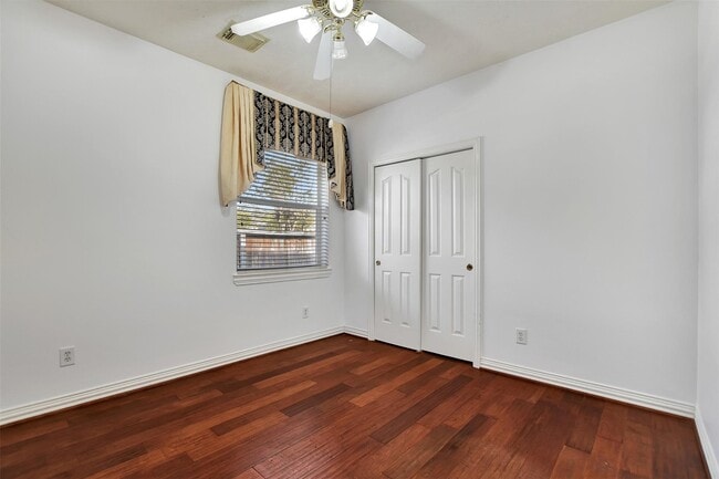 Building Photo - 3015 Newbrook Dr