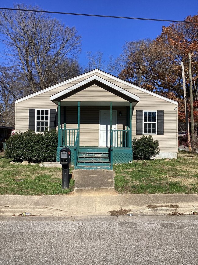 Building Photo - 3 Bedroom 2 Bath House