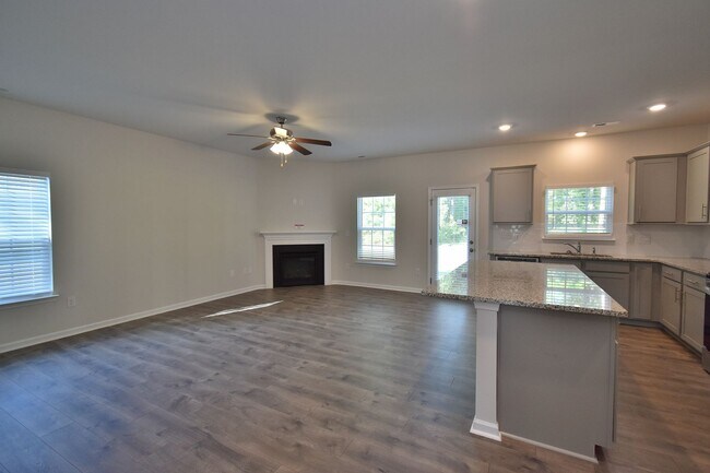 Building Photo - 163 Rosemount