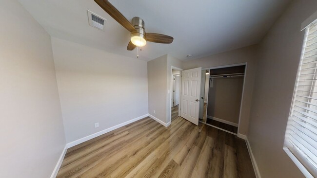 Building Photo - Newly Renovated (2022)! Amazing Location! ...