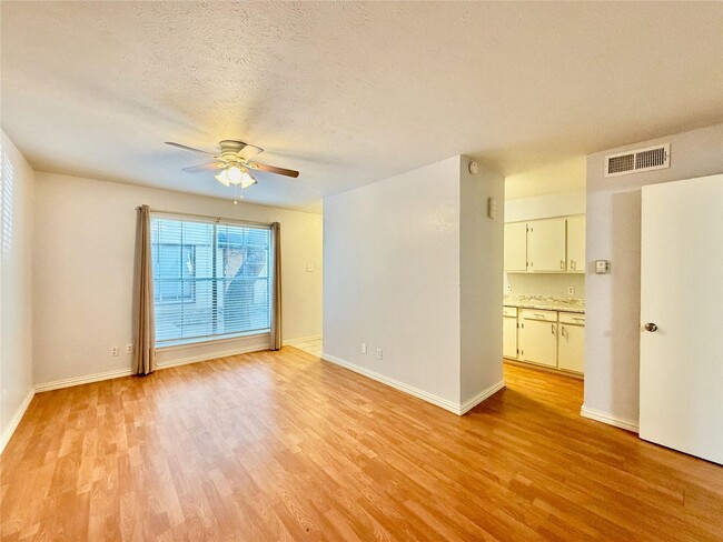 Building Photo - 4314 Travis St