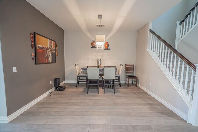 Building Photo - Beautiful 5-Bedroom Home with Outdoor Entertainer's Area in Valencia!