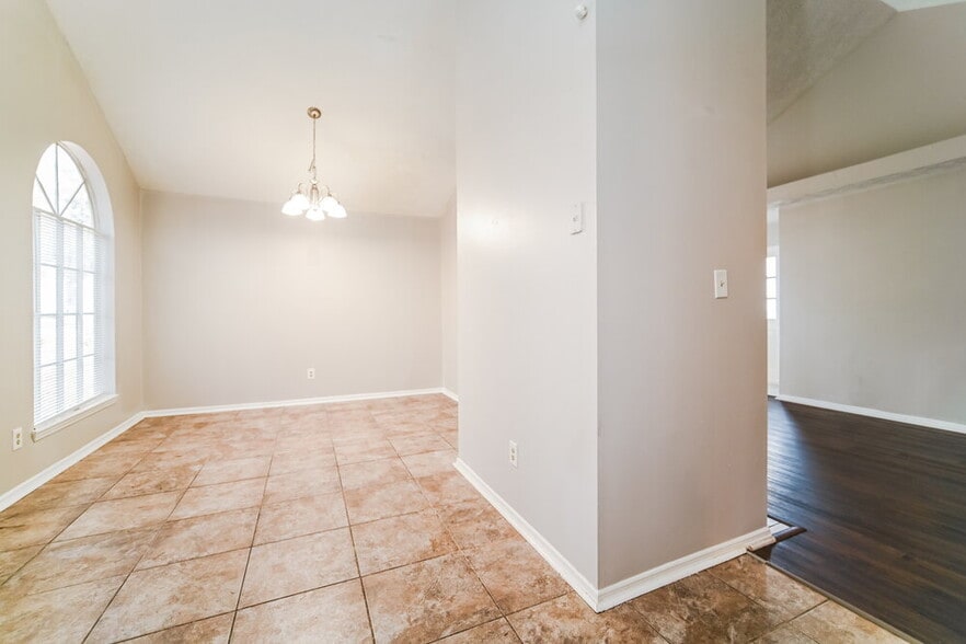 Building Photo - 3069 Oakvale Heights