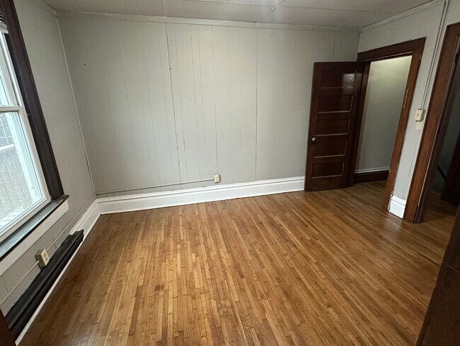 Building Photo - Indianola Ave 1574-1580 MLR