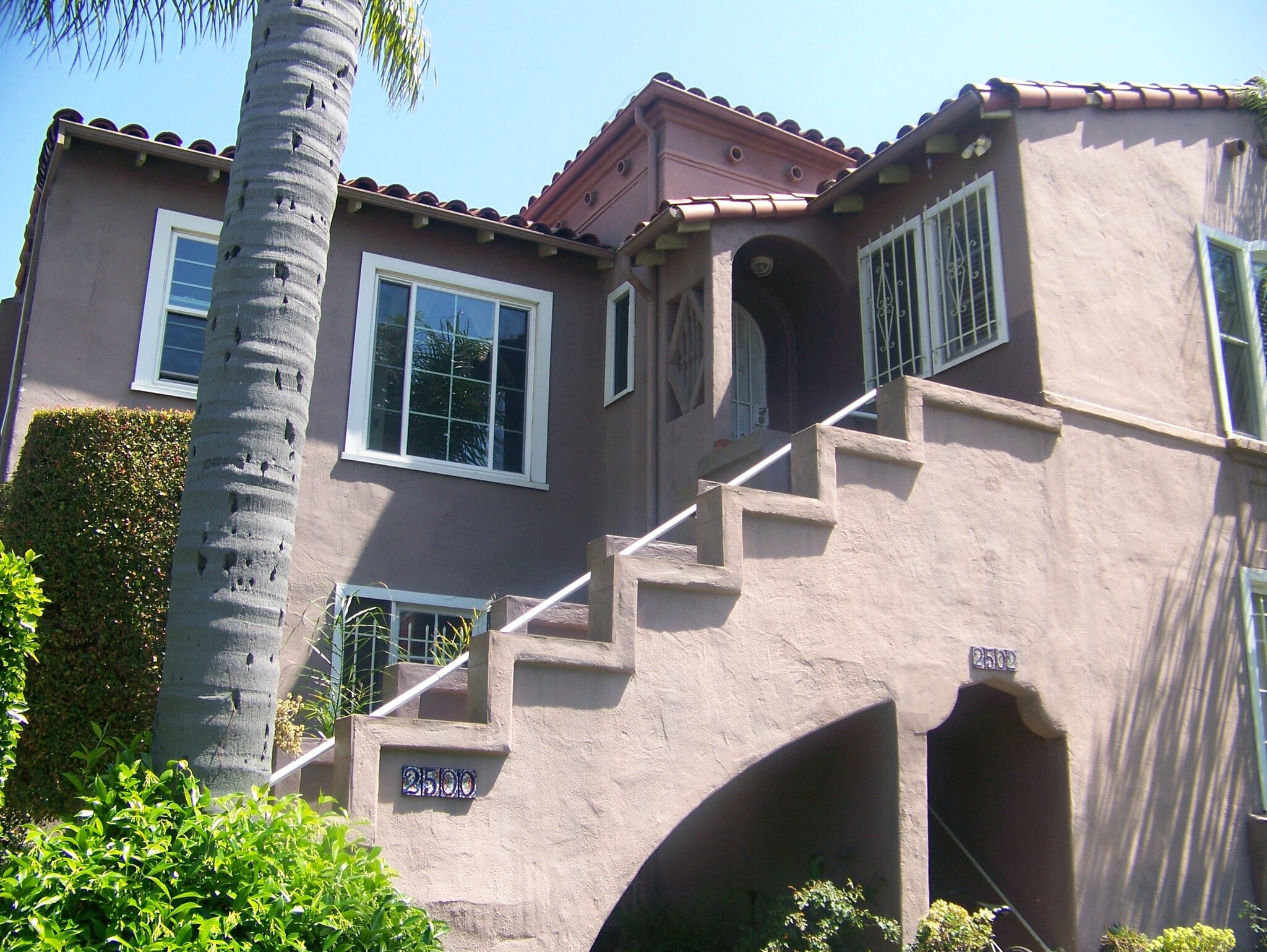 Building Photo - 2500 S Bronson Ave