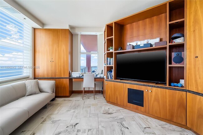 Building Photo - 2110 N Ocean Blvd