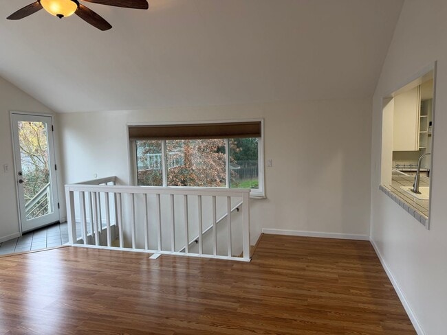 Building Photo - Beautiful 4 bedroom, 3 bathroom home in Eugene! MOVE IN SPECIAL!