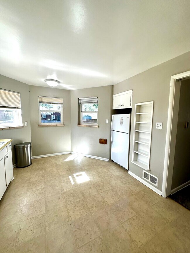 Building Photo - Charming 2 bedroom on Uintah