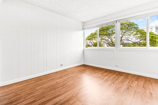 Building Photo - Bright and spacious 1 bedroom 1 bath condo in Makiki !