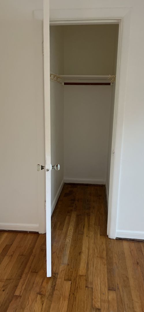 Building Photo - Be a Star in our Vintage 1 Bedroom Hollywood Apartment