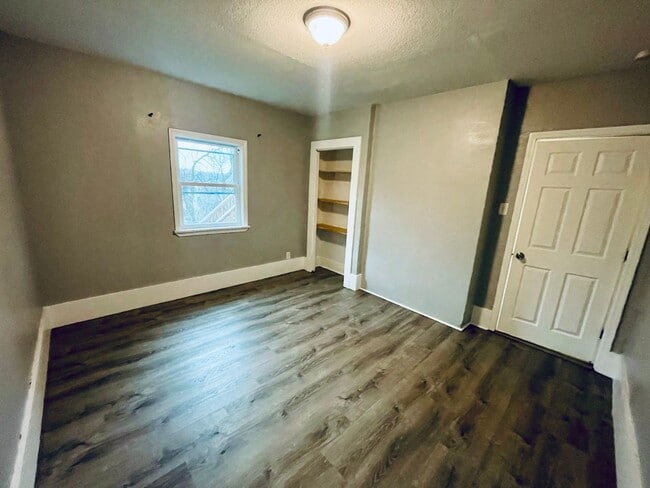 Building Photo - Experience Elevated Living in the Heart of Mt. Washington!