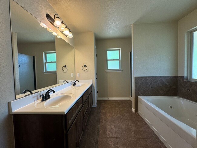 Building Photo - 6801 Deorsam Loop