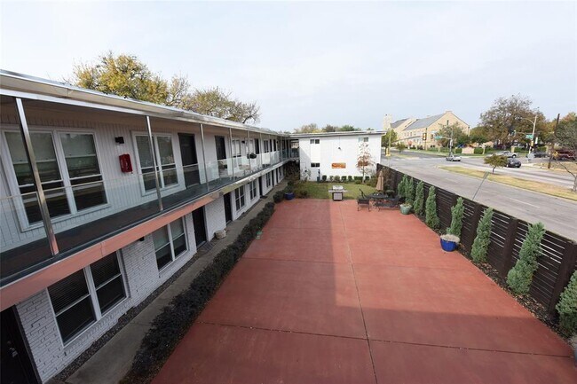 Building Photo - 5124 Live Oak St