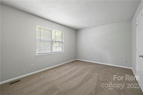 Building Photo - 3916 Briarhill Dr