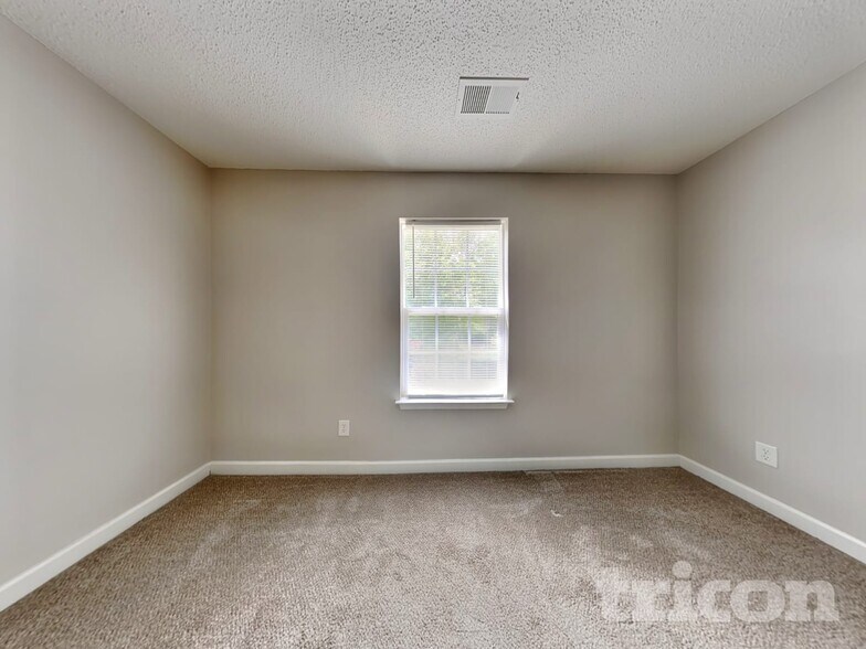 Building Photo - 619 Overlook Rd