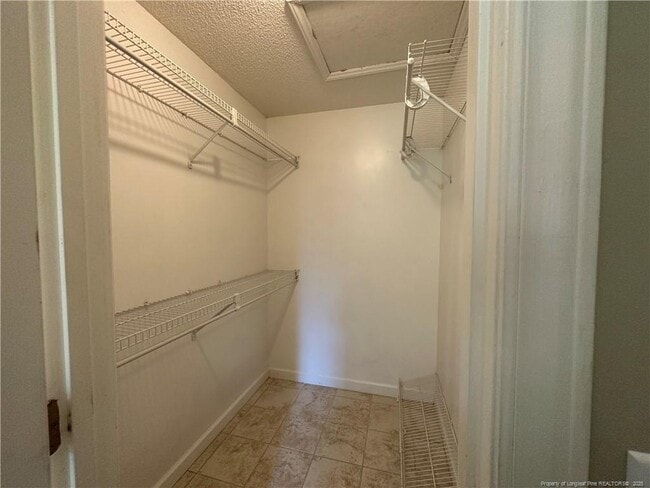 Building Photo - 438 Crown Point