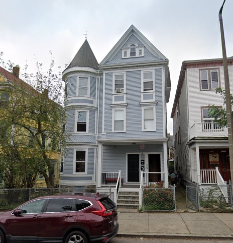 Building Photo - 336 Centre St