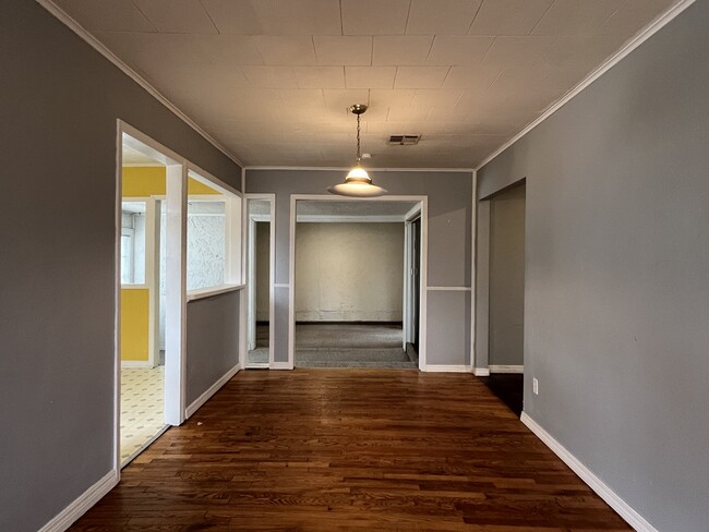 Dining Room - 2030 W Sherwood Ave