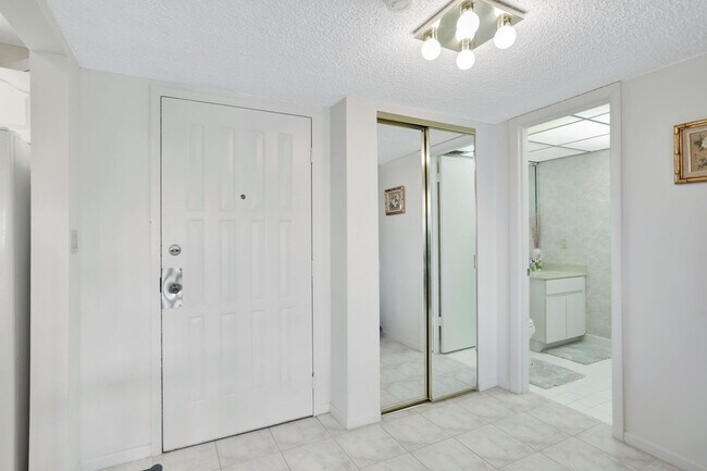 Building Photo - 330 SE 20th Ave