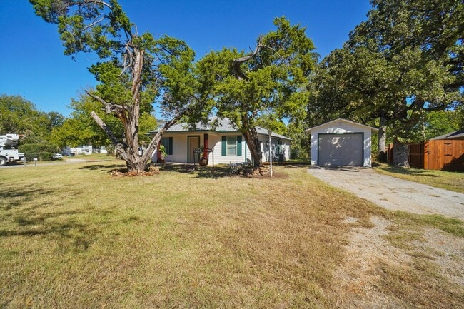 Building Photo - Updated 3 Bedroom in Azle