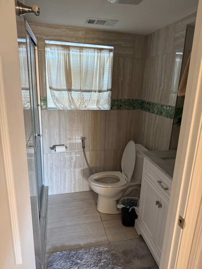 Building Photo - 4814 Birchwood Ave