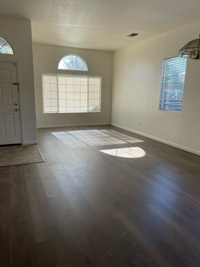 Building Photo - Back On the Rental Market And Ready To Go ...