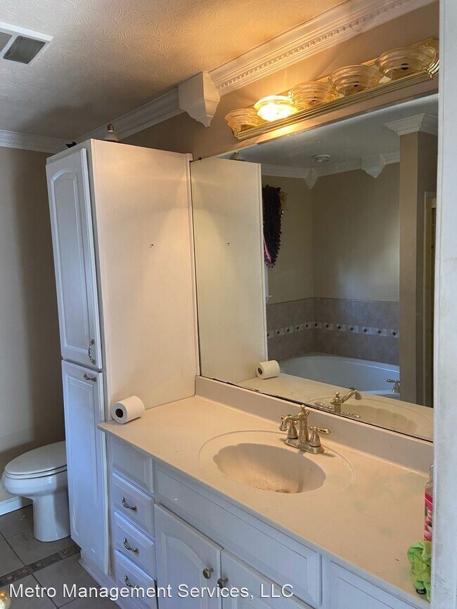 Building Photo - 3 br, 2.5 bath House - 809 Cecil