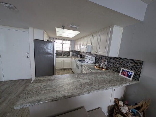Building Photo - 6009 Sea Ranch Dr