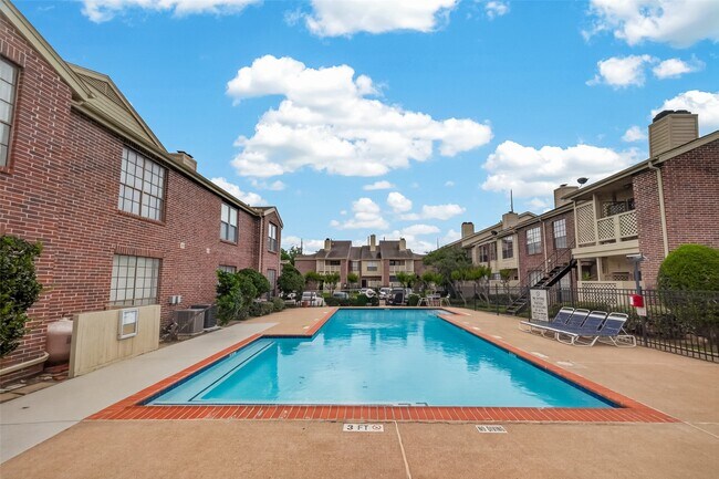 Building Photo - 2121 El Paseo St