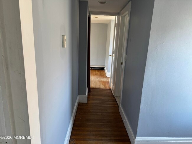 Building Photo - 811 Central Ave