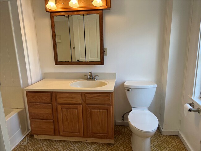 Building Photo - 4 Erie St