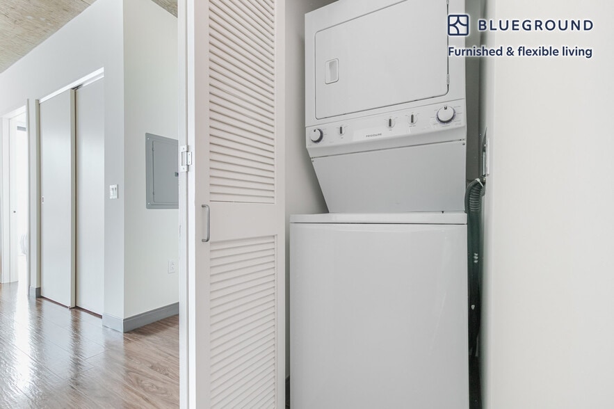 Building Photo - 601 W Jackson Blvd