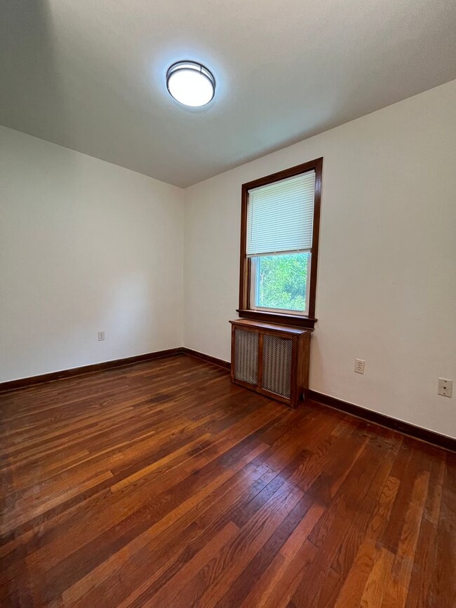 Building Photo - 209 N Pine St