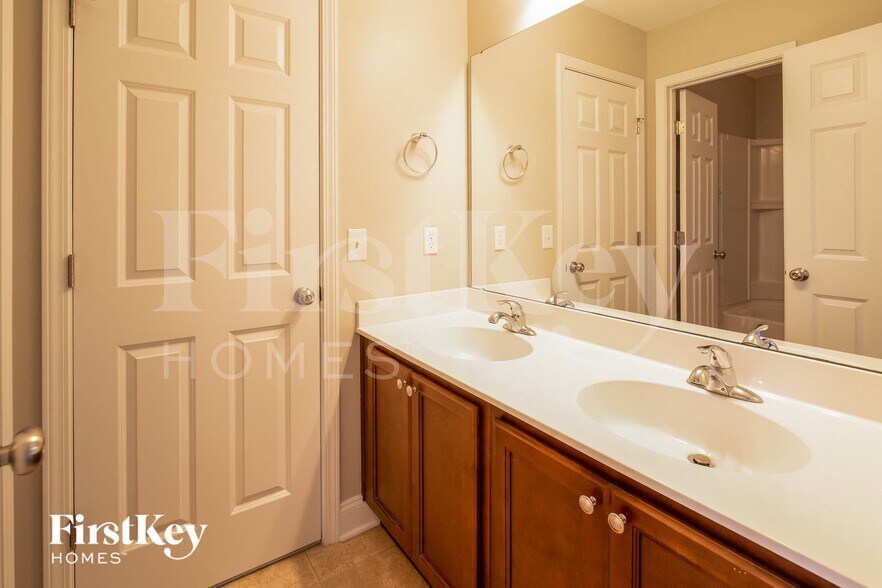 Building Photo - 131 Woodbrook Way