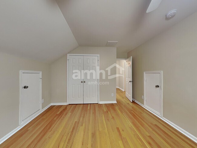 Building Photo - 3915 Red Hill Ct