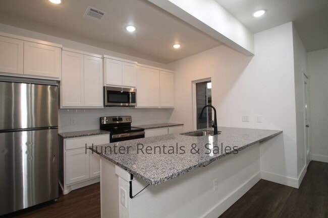 Building Photo - Upscale Three-bedroom Townhome!