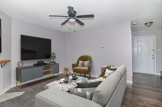 Building Photo - Knoxville 37938 - 2 bedroom, 2 bath home - Contact Jean Chung (865) 386-1022