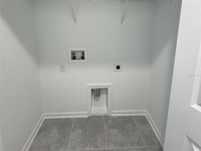 Building Photo - 2494 Skyline Lp