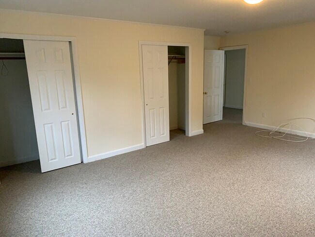 Building Photo - 23 Elm St