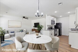 Building Photo - Arlington Townes - Beautiful 3 Bed 2 Bath ...