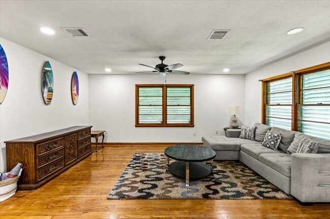 Building Photo - 4827 Ave Q 1/2