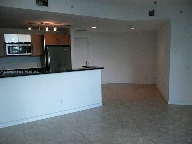 Building Photo - 300 S Biscayne Blvd