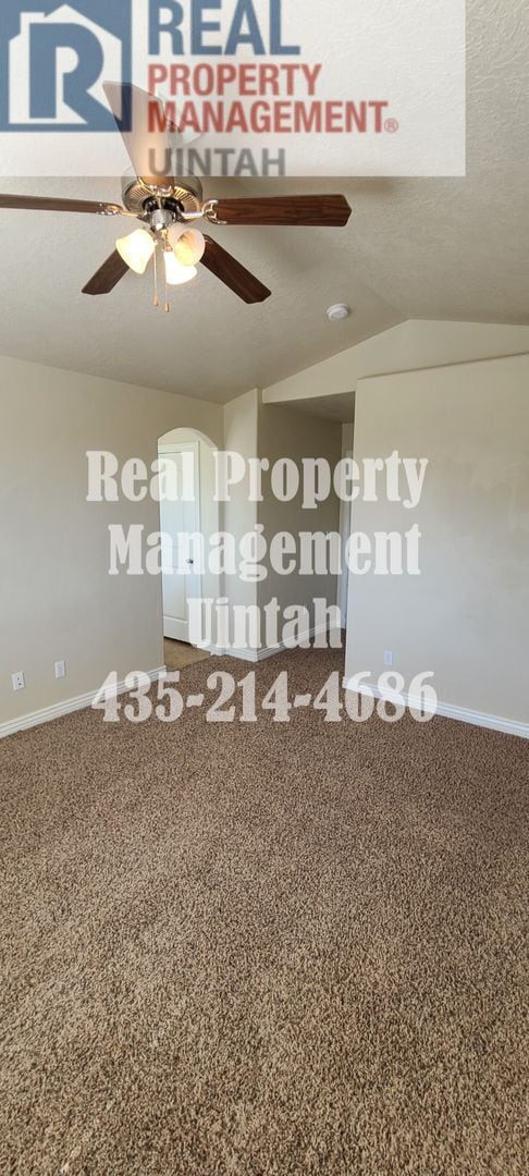 Building Photo - 3 bed 2.5 bath townhome in Fox Run. MOVE IN SPECIAL $400 OFF YOUR FIRST MONTH'S RENT WHEN YOU SIG...