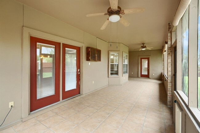 Building Photo - 117 White Feather Trail