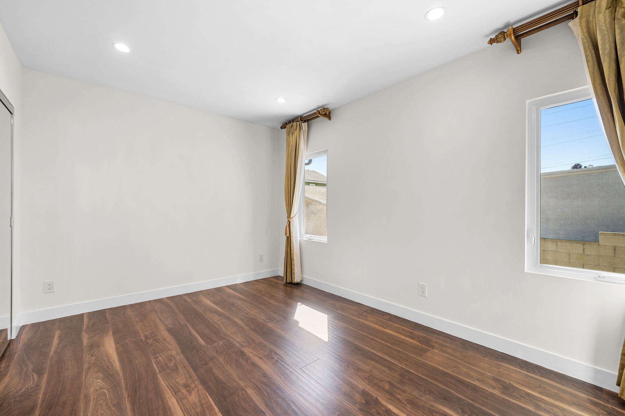 Building Photo - 1016 Linden Ave