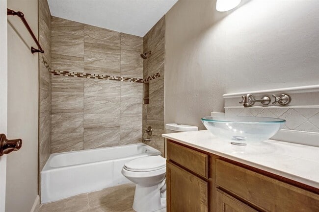 Building Photo - 505 Foxmeadow Ln