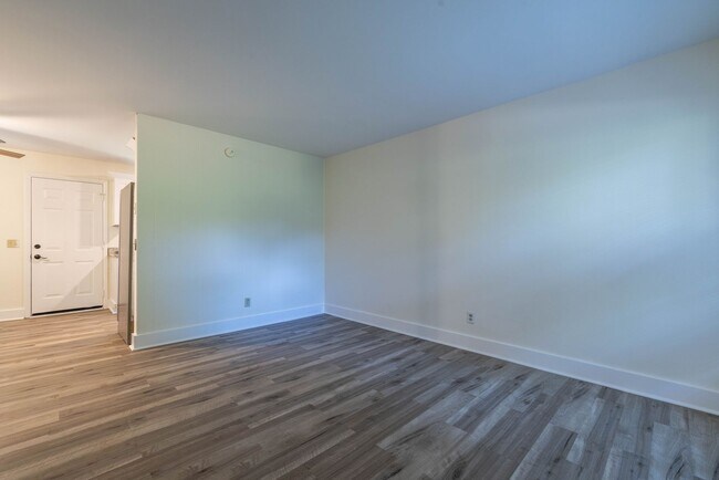 Building Photo - 123 Pecan St