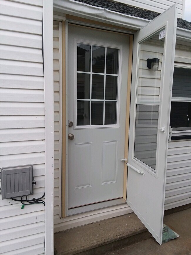 Building Photo - 322 E 4th St