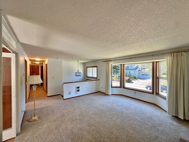 Building Photo - 7460 SW Elmwood St