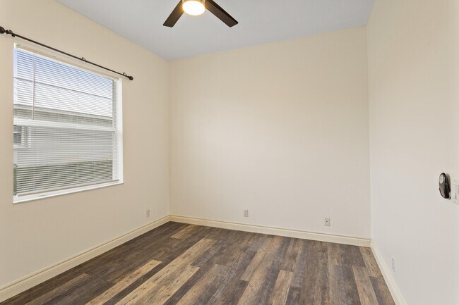 Building Photo - 175 NW Willow Grove Ave